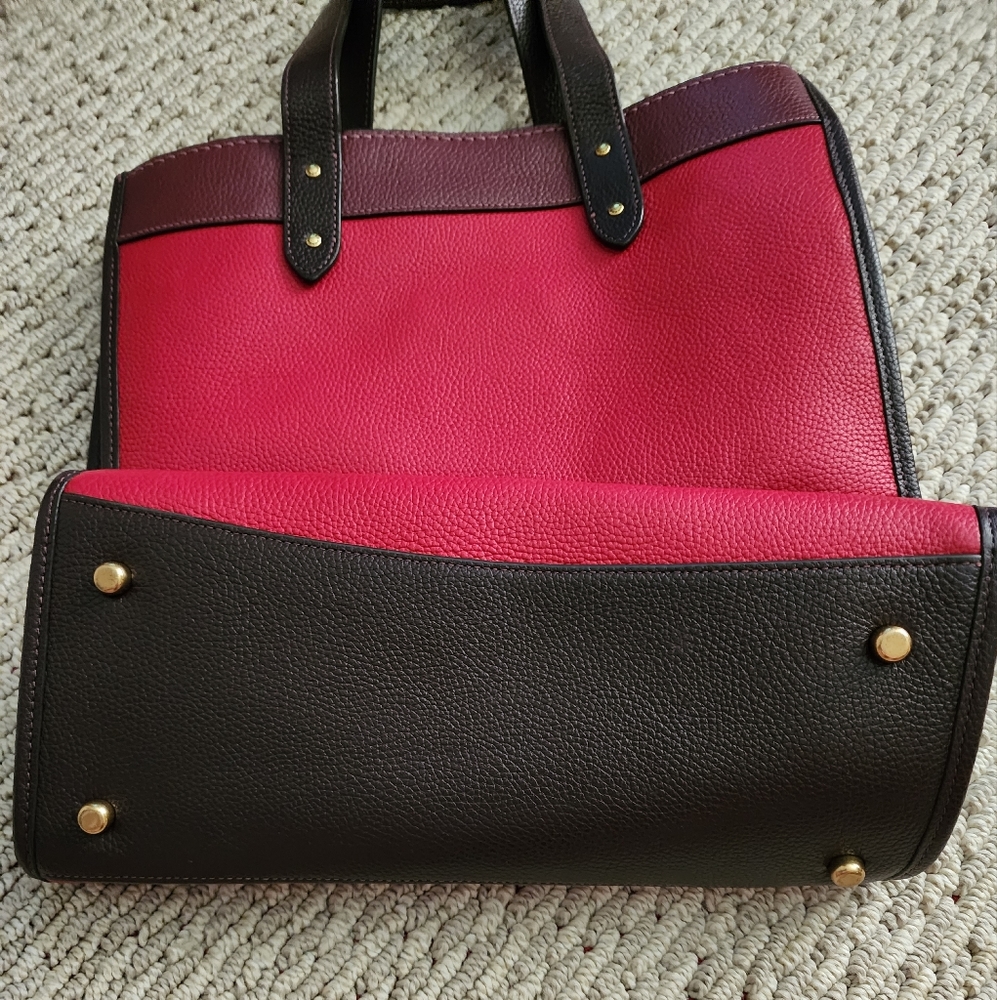 Coach Field Tote in Colorblock 30 inch with Coach Badge - Picture 4 of 5